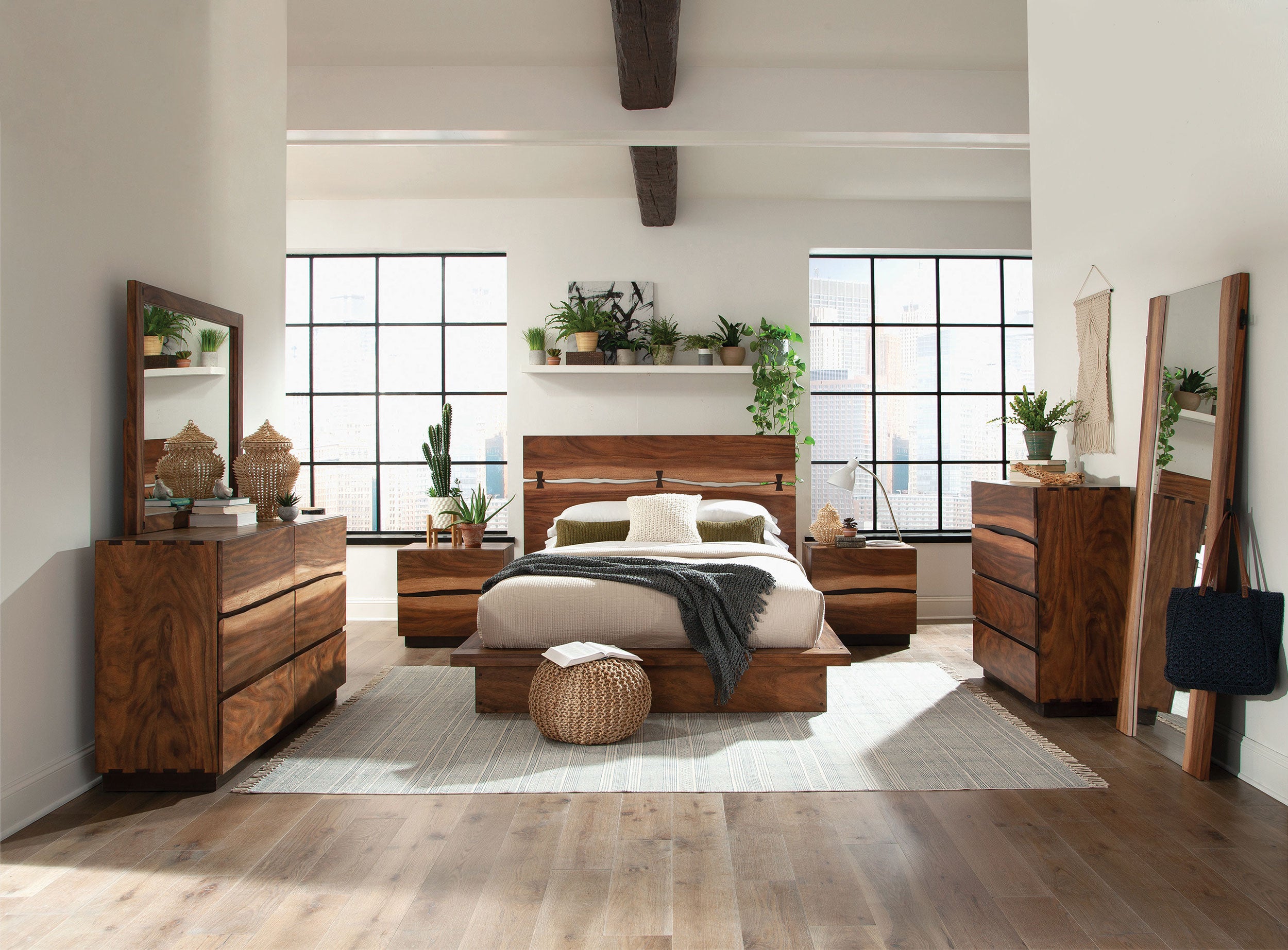 Winslow Queen & E.King Bed