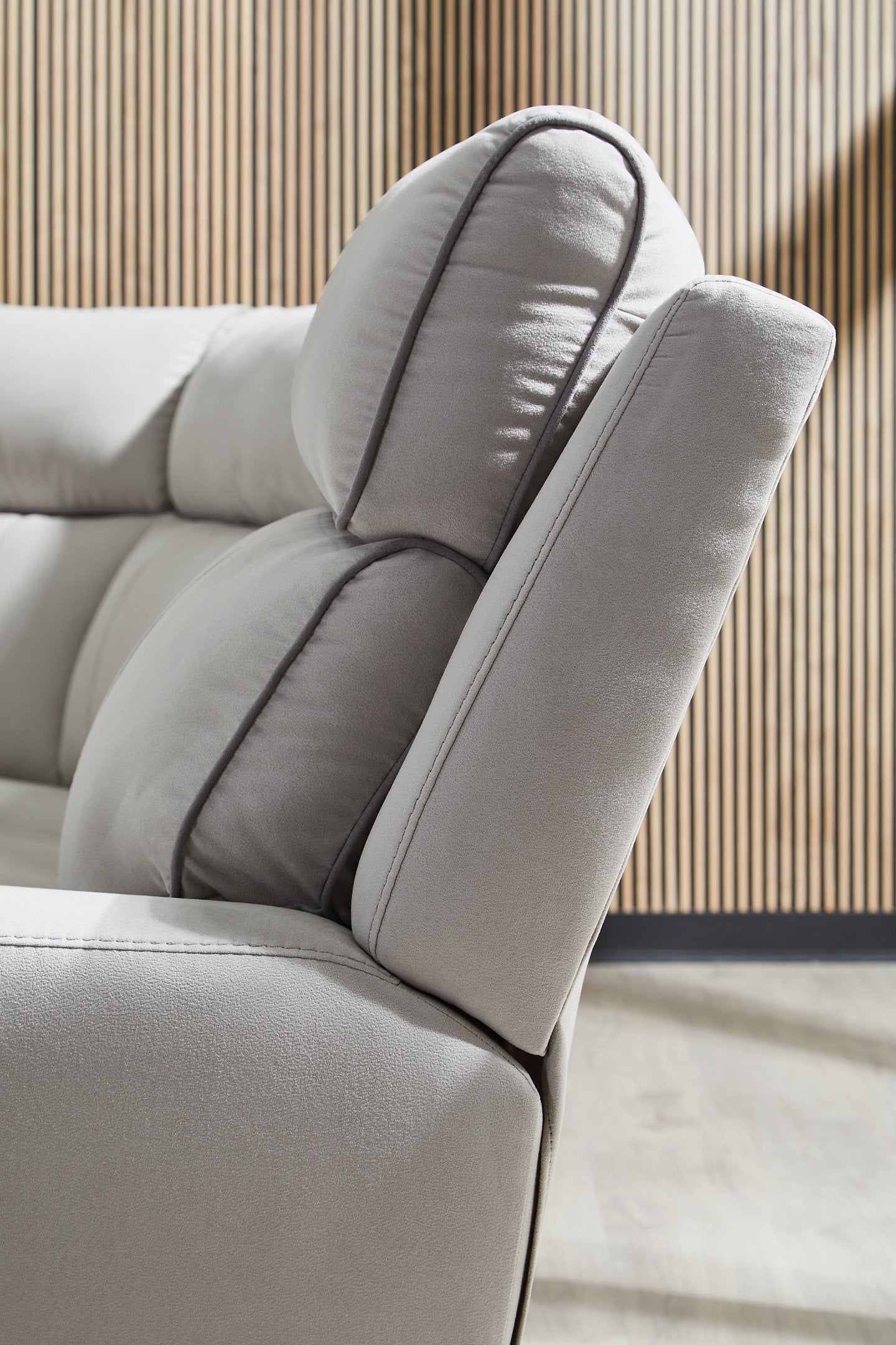 Social Pointe Reclining Sectional with Storage Console