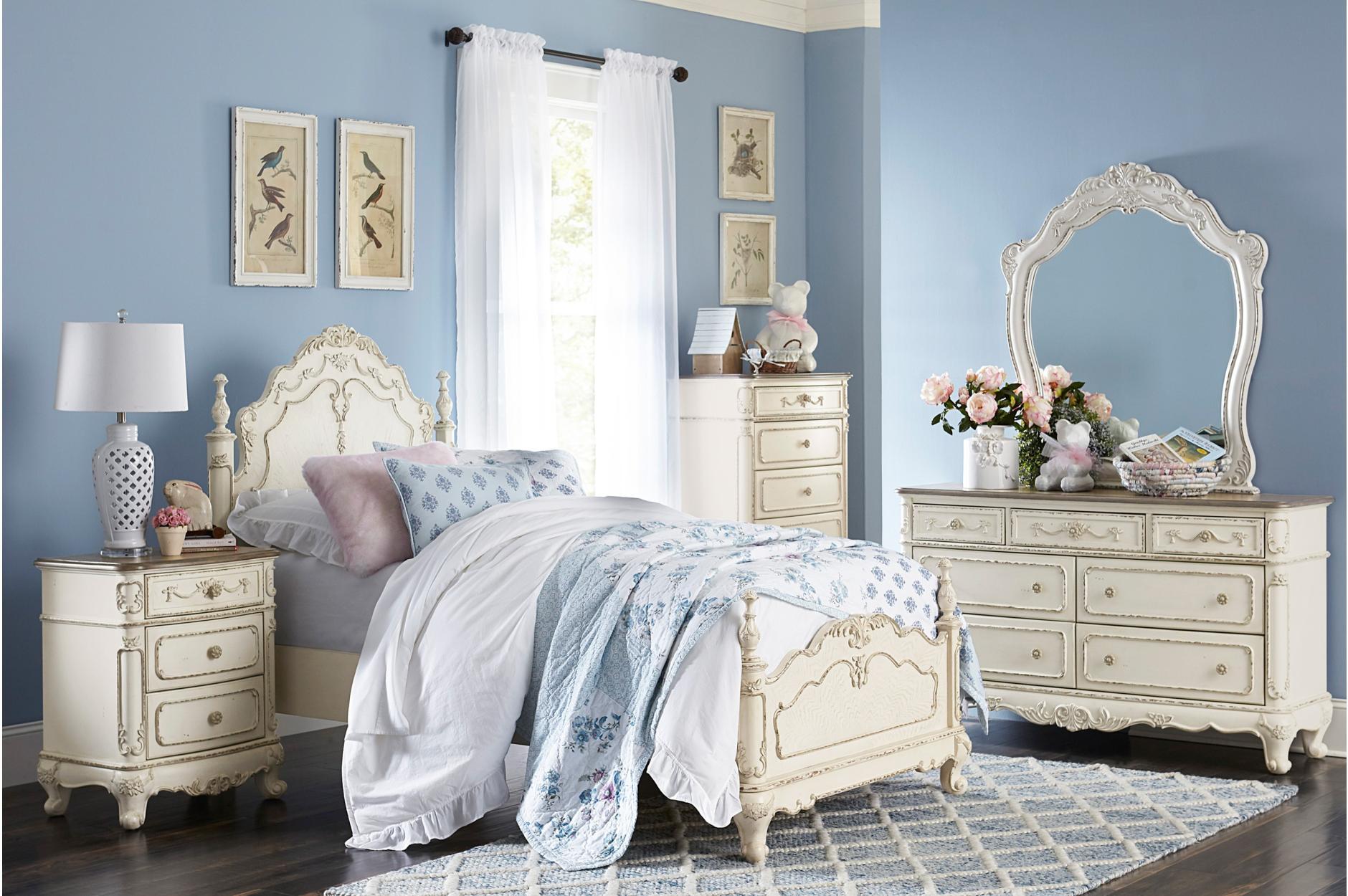 Cinderella 7 Drawer Dresser in Antique White with Grey Rub-Through Cinderella 7 Drawer Dresser in Antique White with Grey Rub-Through